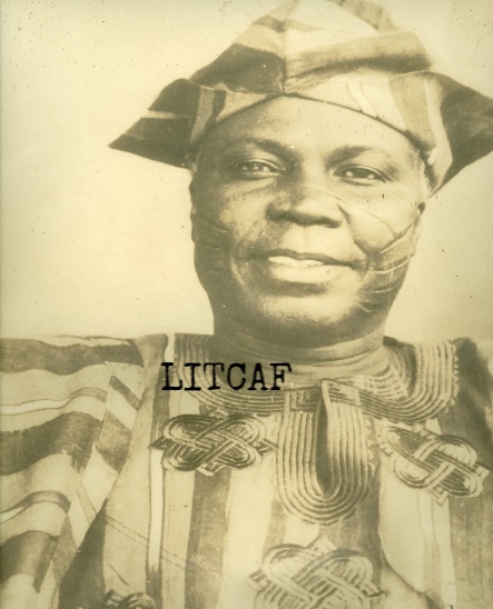 Chief Akintola in abetiaja cap