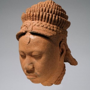 Sculpture of Moremi head with crown