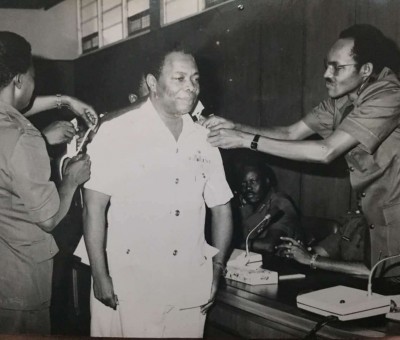 Augustus Aikhomu being decorated as military chief